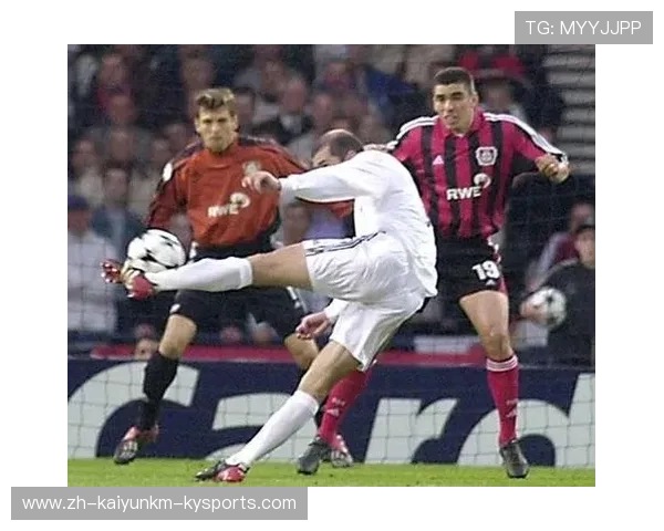 齐达内欧冠传奇之路:天外飞仙与三座教练奖杯的荣耀篇章 齐达内欧冠传奇之路:天外飞仙与三座教练奖杯的荣耀篇章